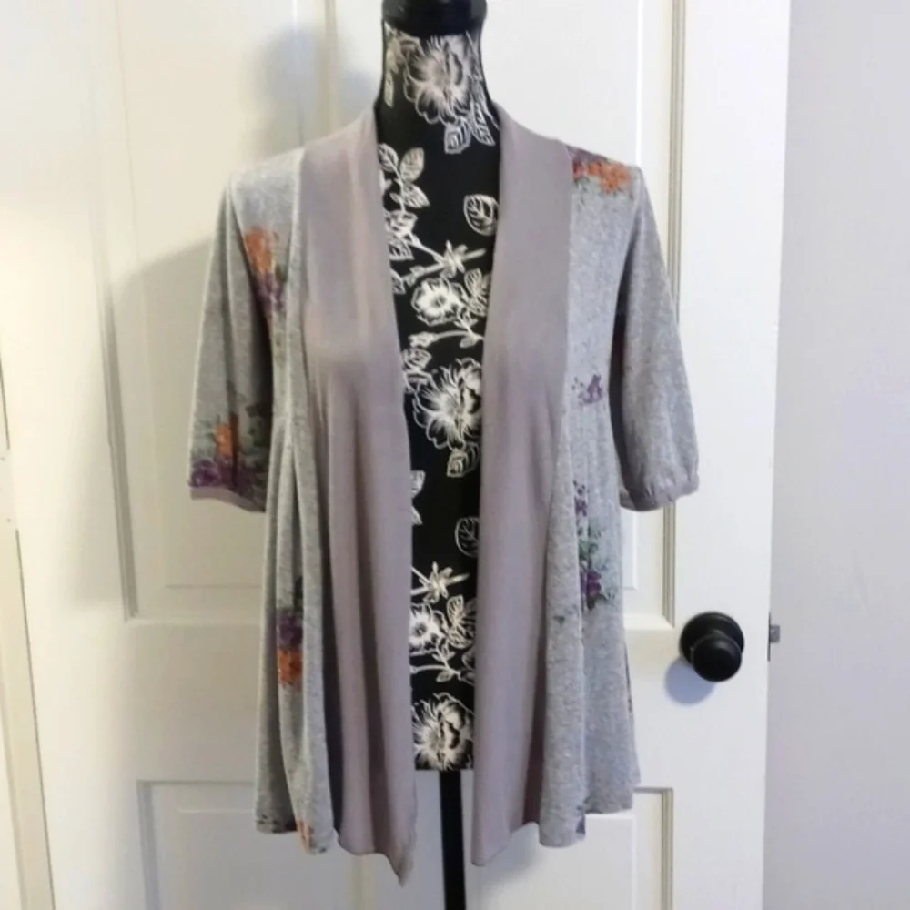 🌸Anthropologie🌸 - Gray Floral Open Front S/S Cardigan Sweater